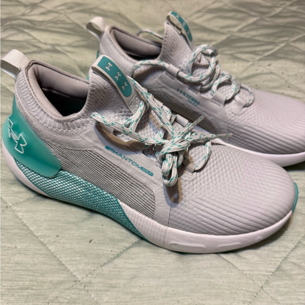 UA spike less golf shoes